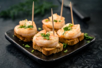 Stegt gambas vendt i havens urter og citronolie